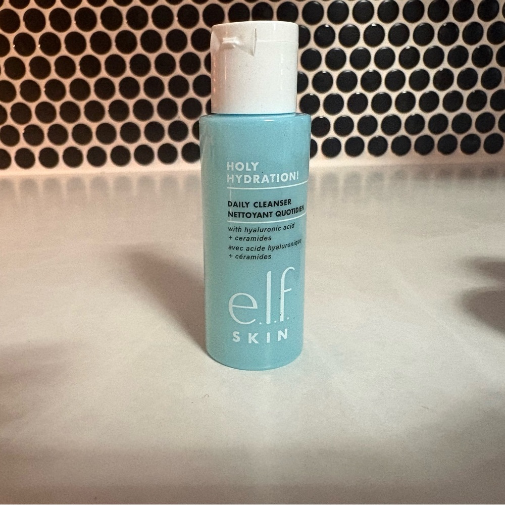 ELF Holy Hydration Skincare Collection - Blue and White - Picture 4 of 9